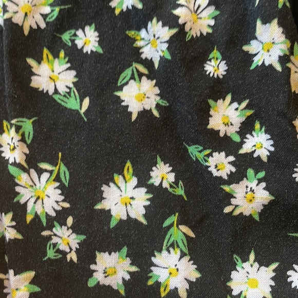 Black floral crop top - Picture 2 of 2